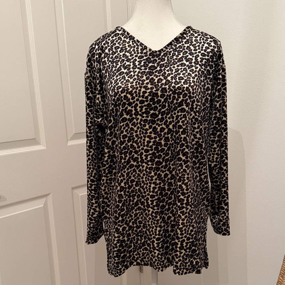 Jaclyn Smith Leopard Print Velour V-Neck Long Sleeve Top Size Medium